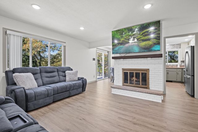 2625 Seans Way, North Saint Paul, MN 55109