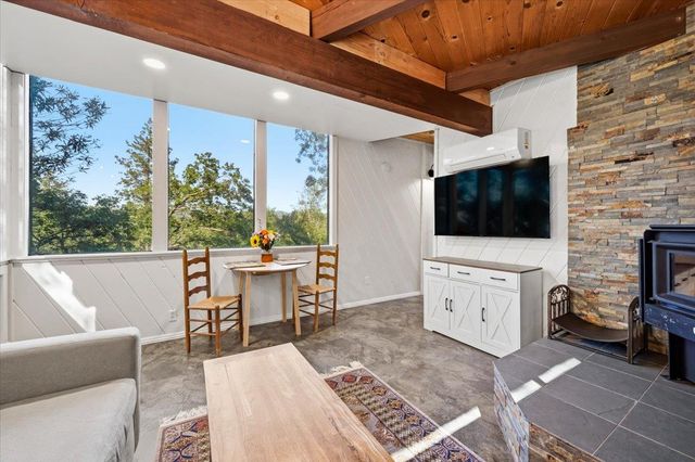 18450 Blue Teal Loop, Penn Valley, CA 95946