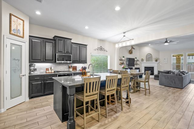 518 Dover Drive, Midlothian, TX 76065