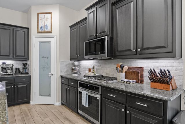 518 Dover Drive, Midlothian, TX 76065