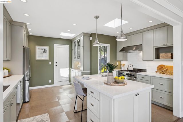 7450 Terrace Dr, El Cerrito, CA 94530