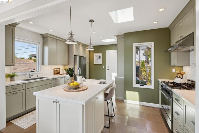 7450 Terrace Dr, El Cerrito, CA 94530