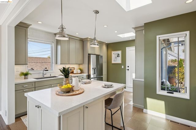 7450 Terrace Dr, El Cerrito, CA 94530