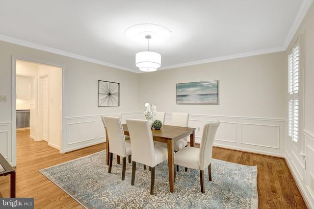 933 HOLLY CREEK DR, Great Falls, VA 22066