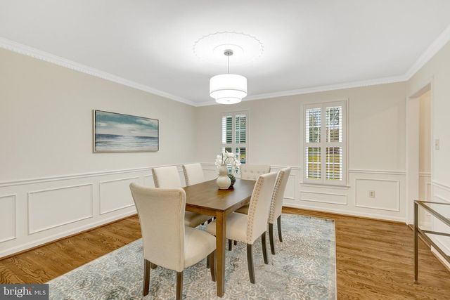 933 HOLLY CREEK DR, Great Falls, VA 22066