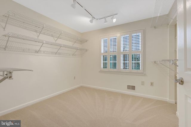 933 HOLLY CREEK DR, Great Falls, VA 22066