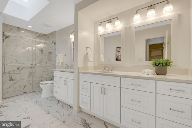 933 HOLLY CREEK DR, Great Falls, VA 22066