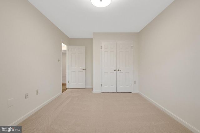 933 HOLLY CREEK DR, Great Falls, VA 22066