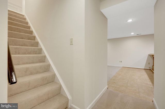 933 HOLLY CREEK DR, Great Falls, VA 22066