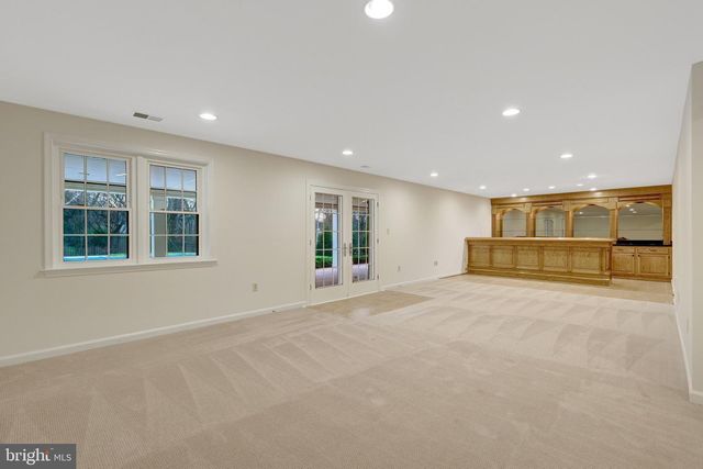 933 HOLLY CREEK DR, Great Falls, VA 22066