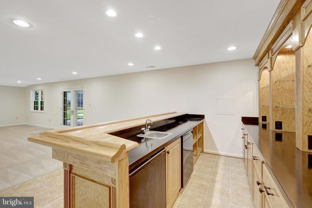 933 HOLLY CREEK DR, Great Falls, VA 22066