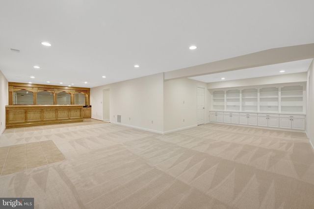 933 HOLLY CREEK DR, Great Falls, VA 22066