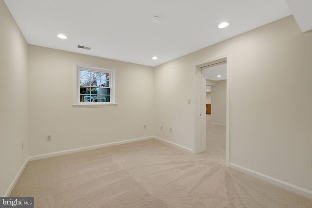 933 HOLLY CREEK DR, Great Falls, VA 22066