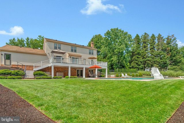 933 HOLLY CREEK DR, Great Falls, VA 22066