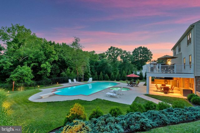 933 HOLLY CREEK DR, Great Falls, VA 22066