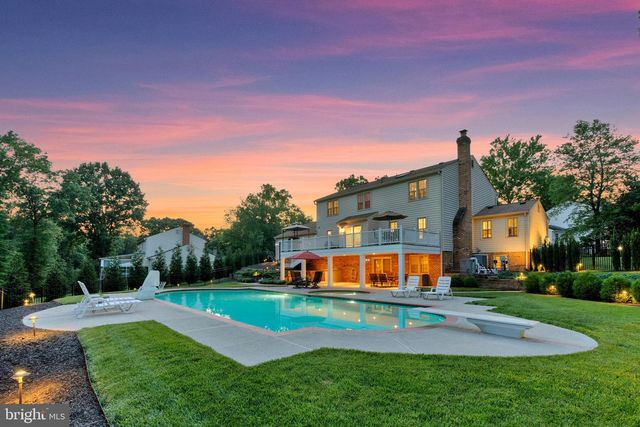 933 HOLLY CREEK DR, Great Falls, VA 22066