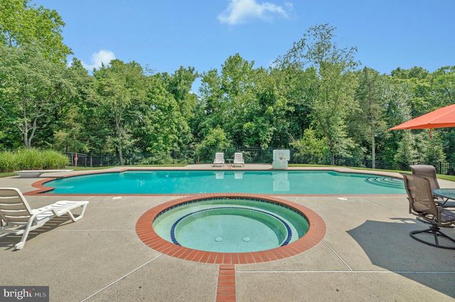 933 HOLLY CREEK DR, Great Falls, VA 22066