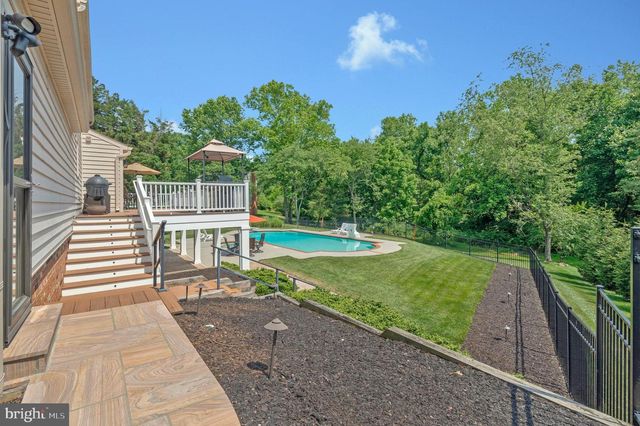 933 HOLLY CREEK DR, Great Falls, VA 22066