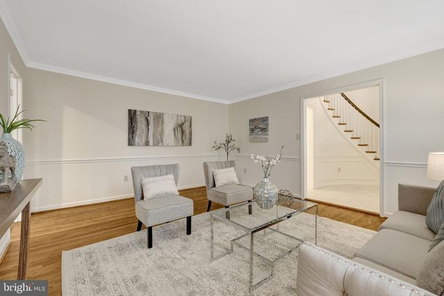 933 HOLLY CREEK DR, Great Falls, VA 22066