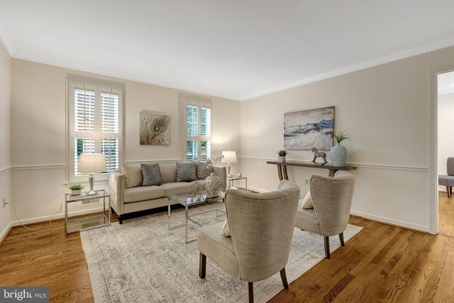 933 HOLLY CREEK DR, Great Falls, VA 22066