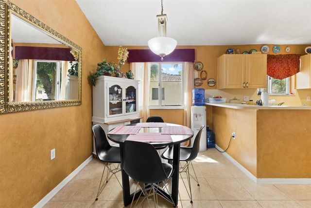 7780 NW 22nd Ct 201, Pembroke Pines, FL 33024