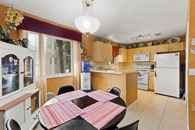 7780 NW 22nd Ct 201, Pembroke Pines, FL 33024