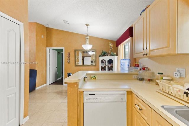 7780 NW 22nd Ct 201, Pembroke Pines, FL 33024