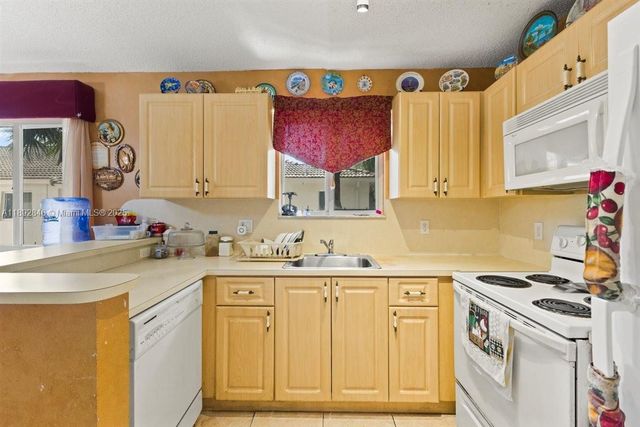 7780 NW 22nd Ct 201, Pembroke Pines, FL 33024