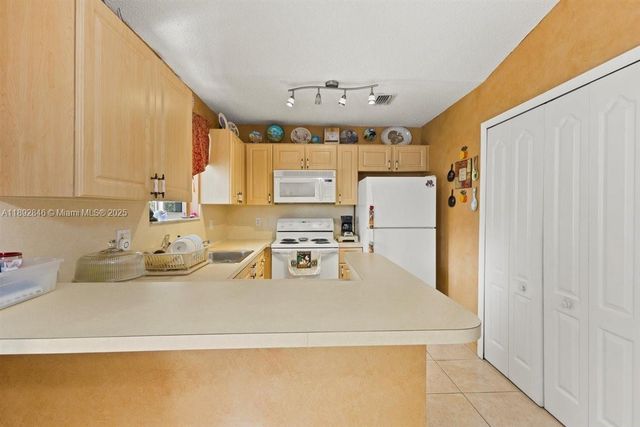7780 NW 22nd Ct 201, Pembroke Pines, FL 33024