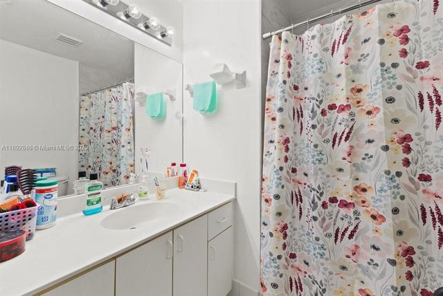 7780 NW 22nd Ct 201, Pembroke Pines, FL 33024