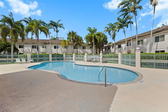 7780 NW 22nd Ct 201, Pembroke Pines, FL 33024