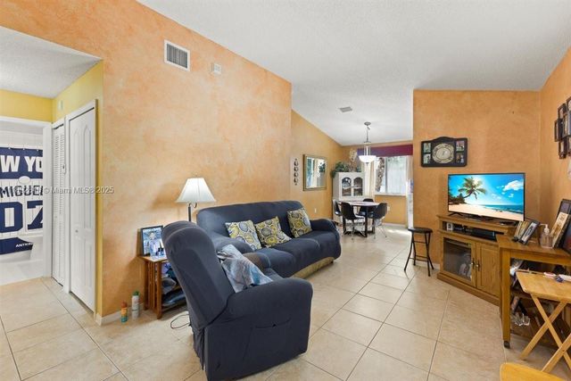 7780 NW 22nd Ct 201, Pembroke Pines, FL 33024