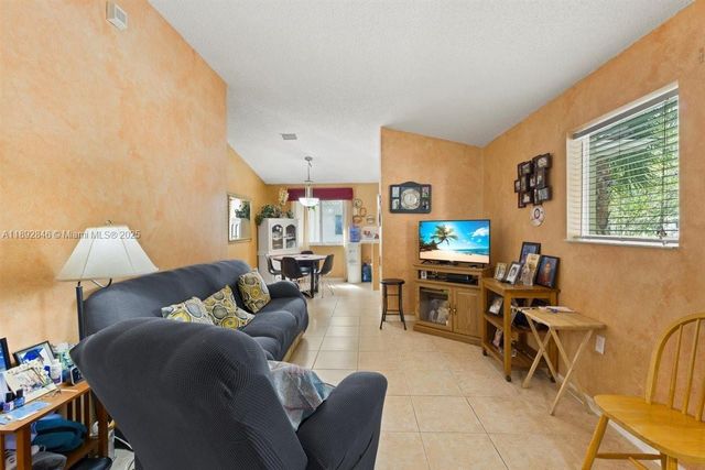 7780 NW 22nd Ct 201, Pembroke Pines, FL 33024