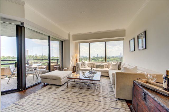 101 Westcott Street 802, Houston, TX 77007