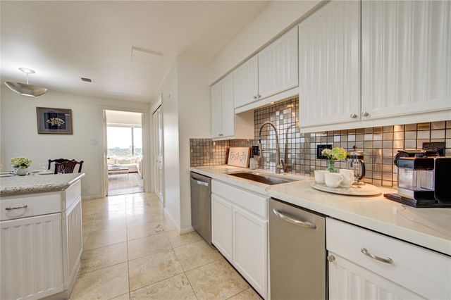 101 Westcott Street 802, Houston, TX 77007