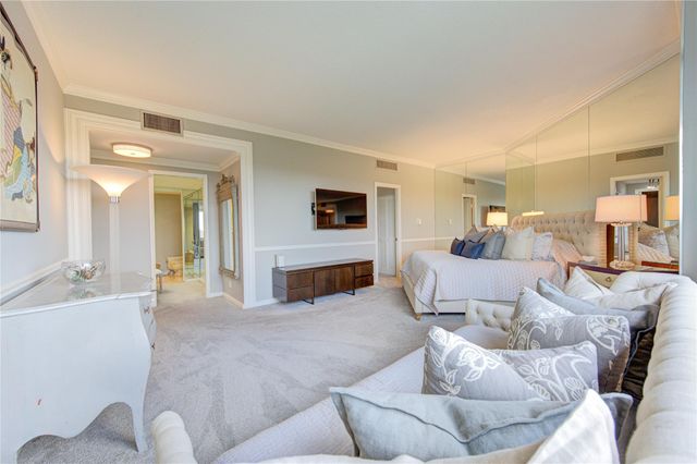 101 Westcott Street 802, Houston, TX 77007