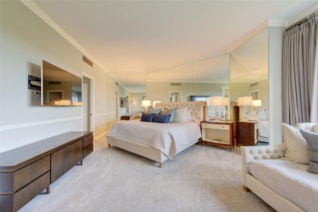 101 Westcott Street 802, Houston, TX 77007