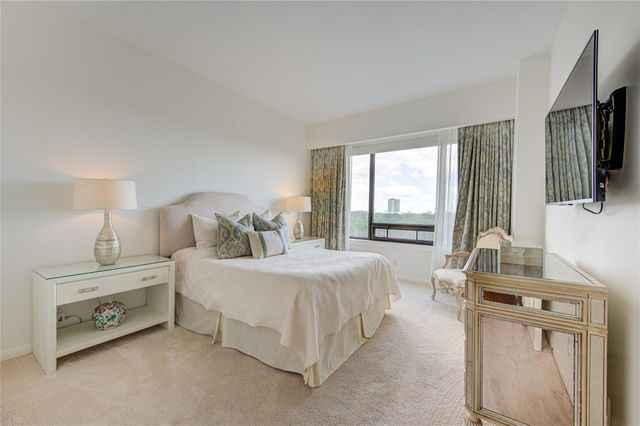 101 Westcott Street 802, Houston, TX 77007