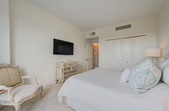 101 Westcott Street 802, Houston, TX 77007