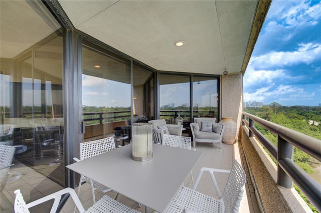 101 Westcott Street 802, Houston, TX 77007