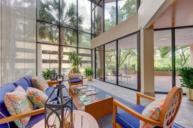 101 Westcott Street 802, Houston, TX 77007