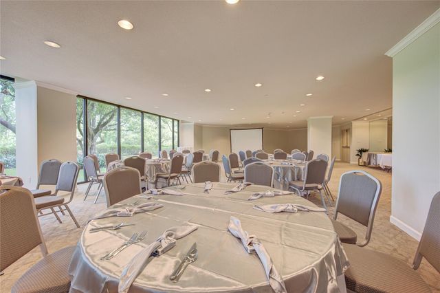 101 Westcott Street 802, Houston, TX 77007