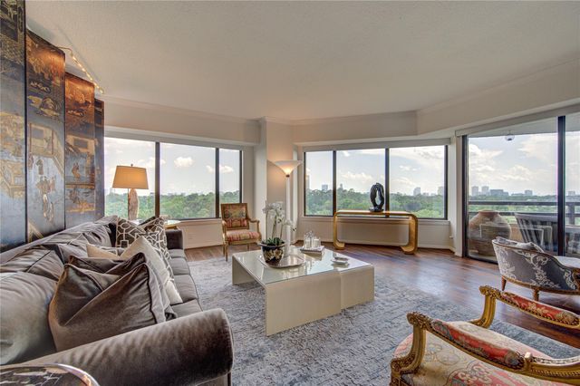 101 Westcott Street 802, Houston, TX 77007