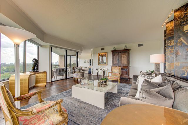 101 Westcott Street 802, Houston, TX 77007