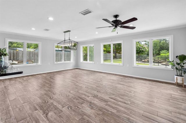 2719 Holcomb Road, Orange, TX 77632