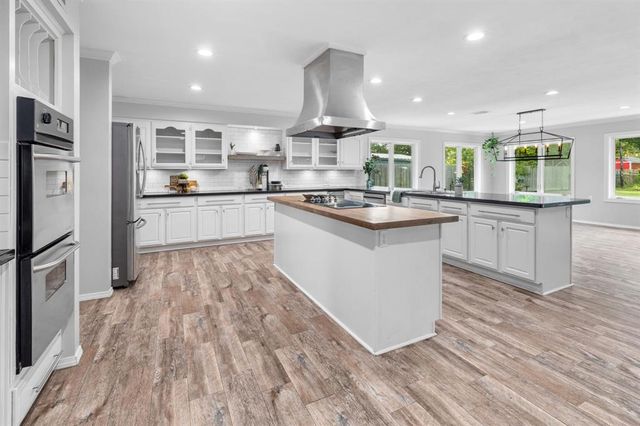 2719 Holcomb Road, Orange, TX 77632