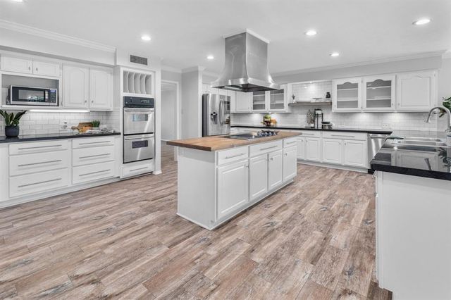 2719 Holcomb Road, Orange, TX 77632