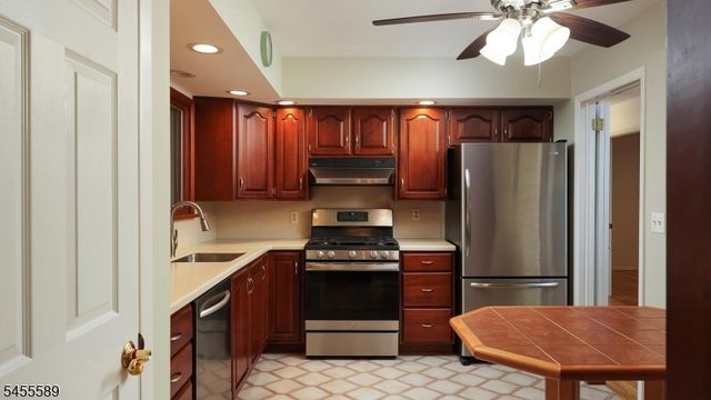 37 Ambar Pl, Bernardsville Boro, NJ 07924