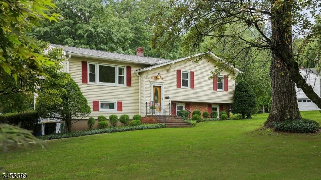 37 Ambar Pl, Bernardsville Boro, NJ 07924