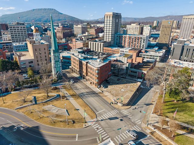 707 Georgia Avenue #302, Chattanooga, TN 37402